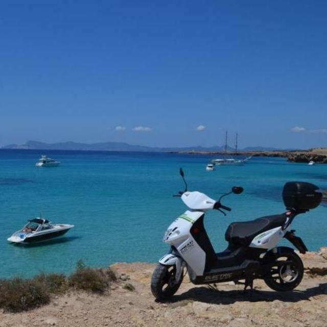 Daily scooter rental in Formentera