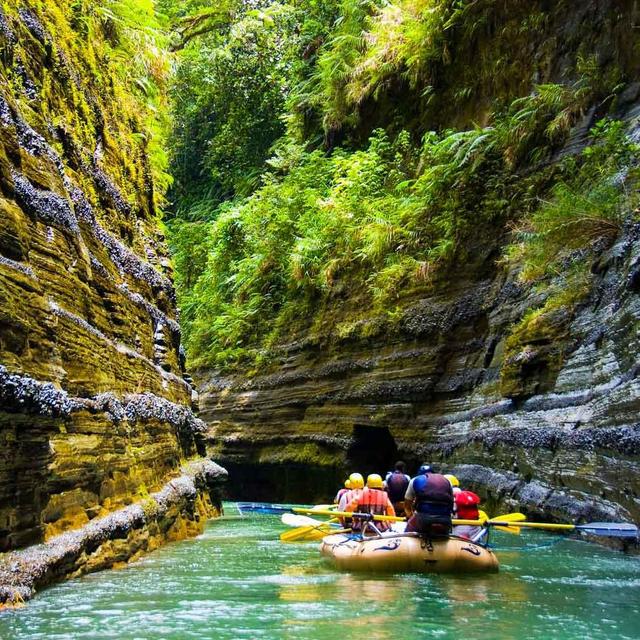 Upper Navua Rafting on Fiji Honeymoon