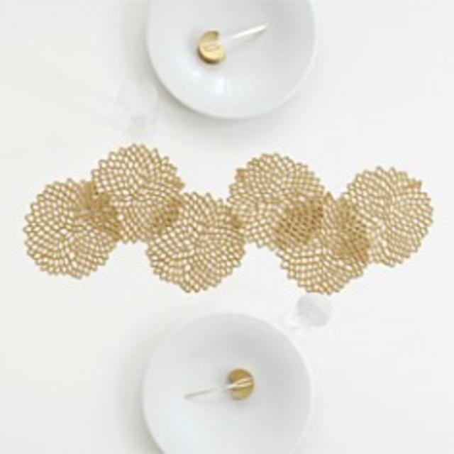 ChilewichDahlia Pressed Vinyl Round Placemat 14" x 19"