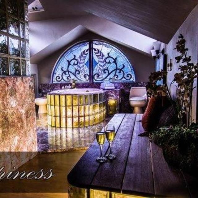 Honeymoon Suite Room Upgrade (Wedding Day)