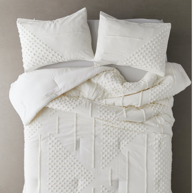 Ellis Tufted Comforter Queen Pearl Color