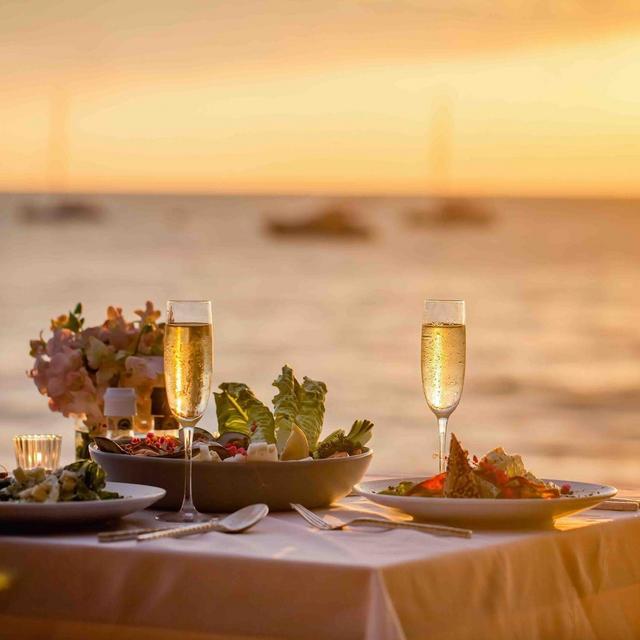 Candlelight Dinner on Honeymoon