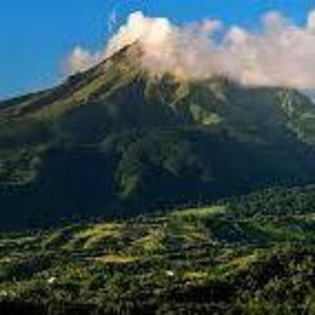Hicking to Mount Pele - Randonnée à la Montagne Pelée