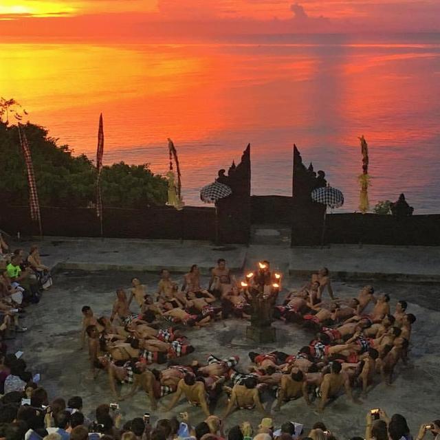 Private Trip: Uluwatu Temple & Kecak Fire Dance Show