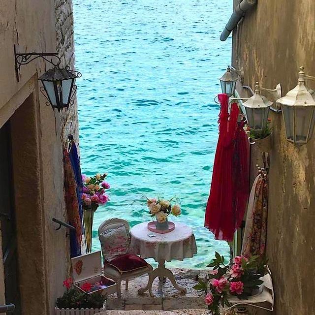 Romantic Dinners by the Sea