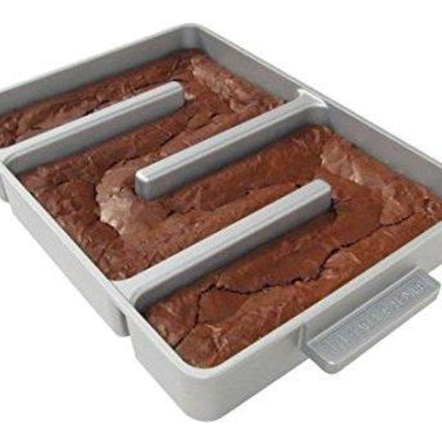 Baker's Edge Nonstick Edge Brownie Pan