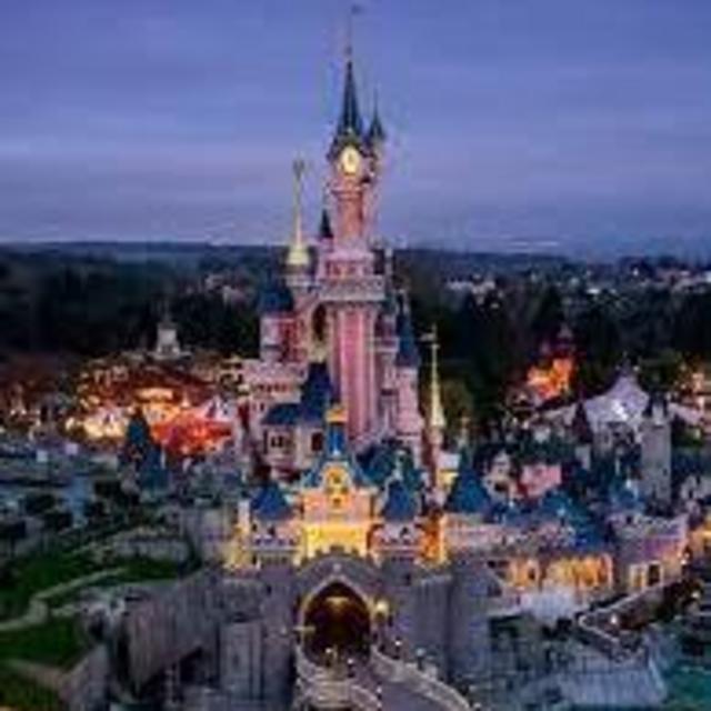 3 days in Disneyland Paris on our Honeymoon!