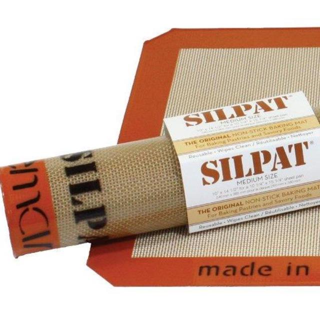 Silpat AE365240-02 Premium Non-Stick Silicone Baking Mat, 14-3/8-Inch x 9-1/2-Inch