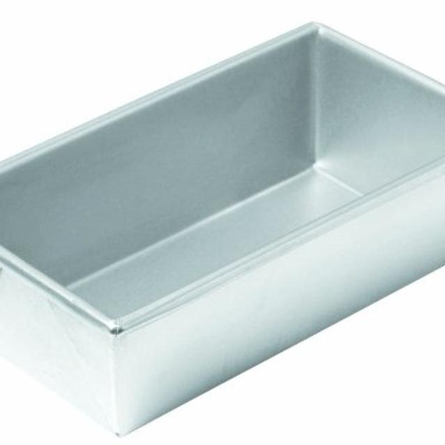 Chicago Metallic Commercial II Traditional Uncoated 1-Pound Loaf Pan