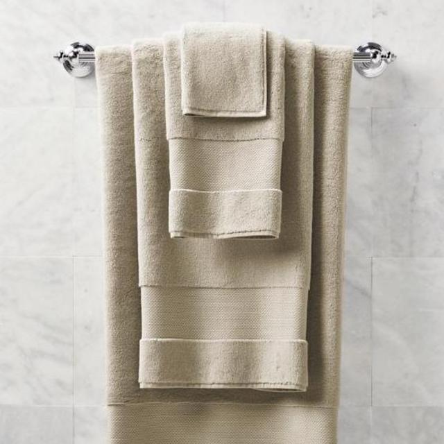 Frontgate Resort Collection™ Hand Towels in Linen