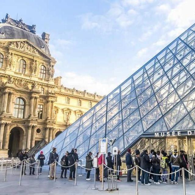 2 Tickets to the Louvre