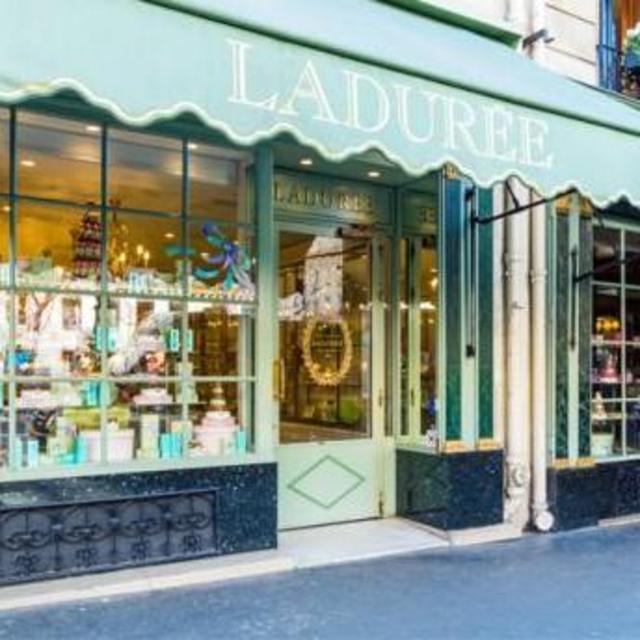 Tea for 2 at Ladurée in Paris