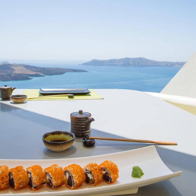 Sushi date @ Moji, Santorini
