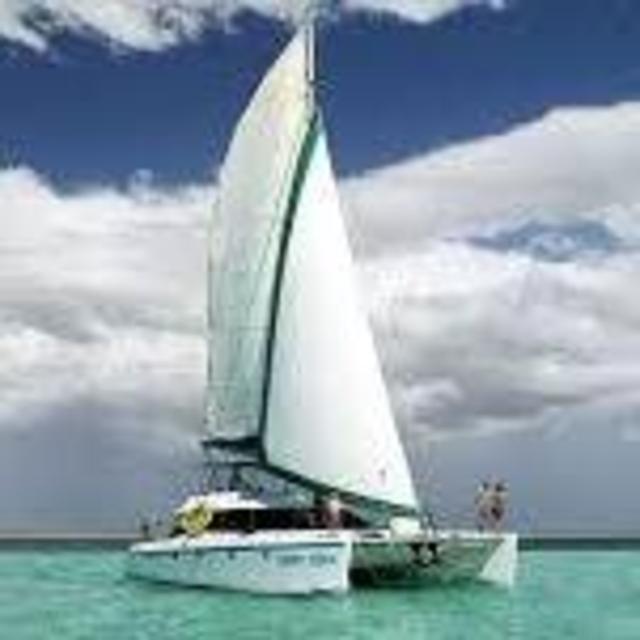 Sailing around the Great Barrier Reef
