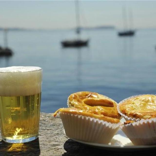 Beers and a snack at Bar Urca near Sugarloaf