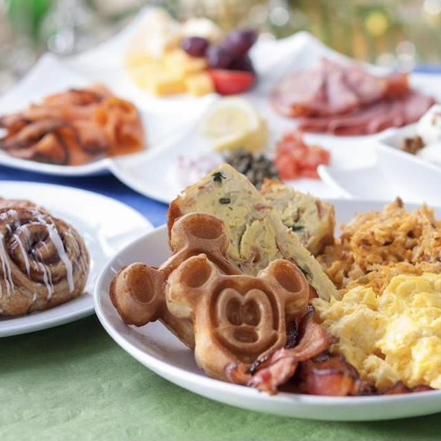 Minnie's Beach Bash Character Breakfast