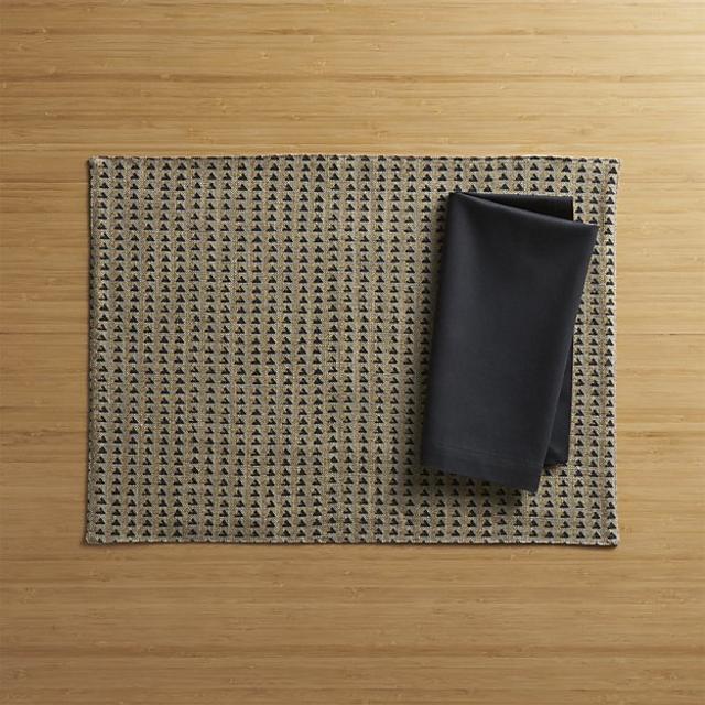 Maddox Placemat and Fete Black Napkin