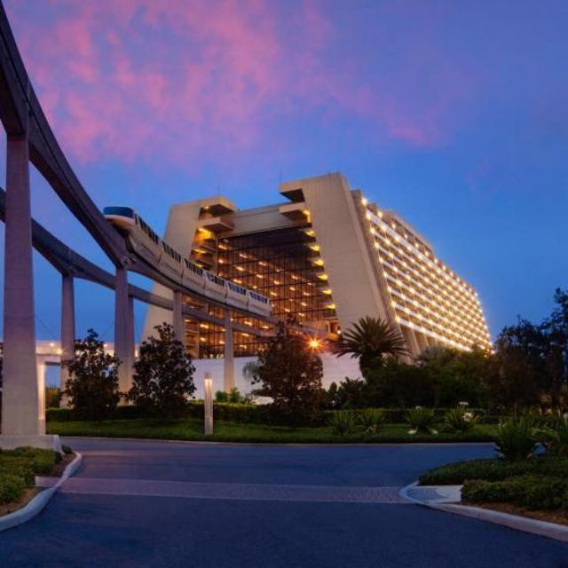 A Week at the Contemporary Resort in Dinseyworld