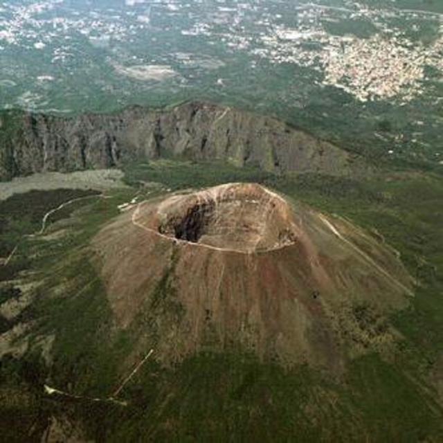Mt Vesuvius 4x4 Tour from Sorrento Including Hike, Lunch and Wine Tasting