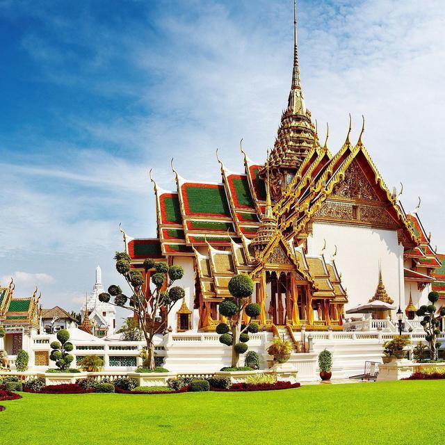 Thailand honeymoon excursion to the Grand Palace & Emerald Buddha