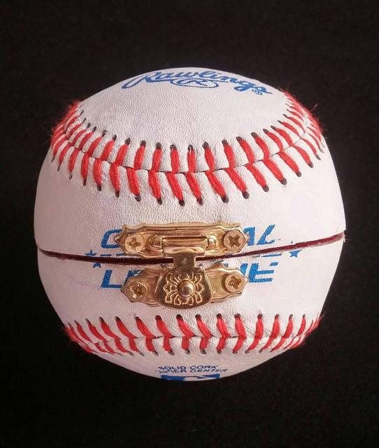 Baseball ring box