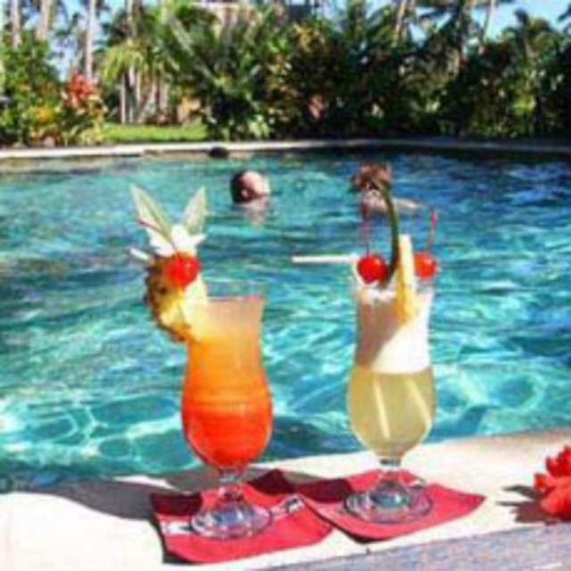 Swim-up Bar