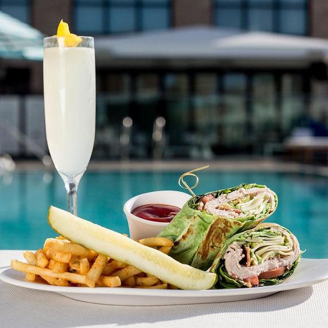 Poolside Lunches for Two in French Polynesia