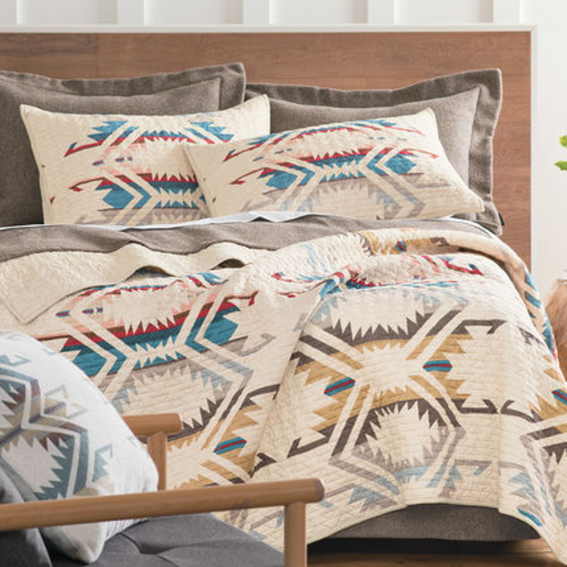 Pendleton White Sands Quilt Set