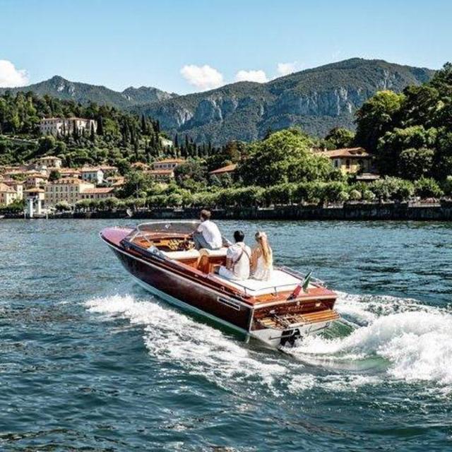 Boat Tour in Lake Como