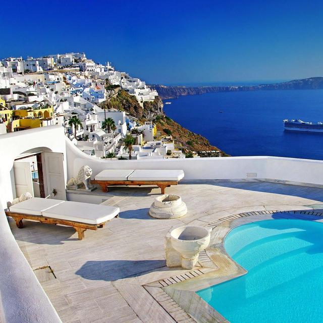 Romantic Suite in Santorini, Greece