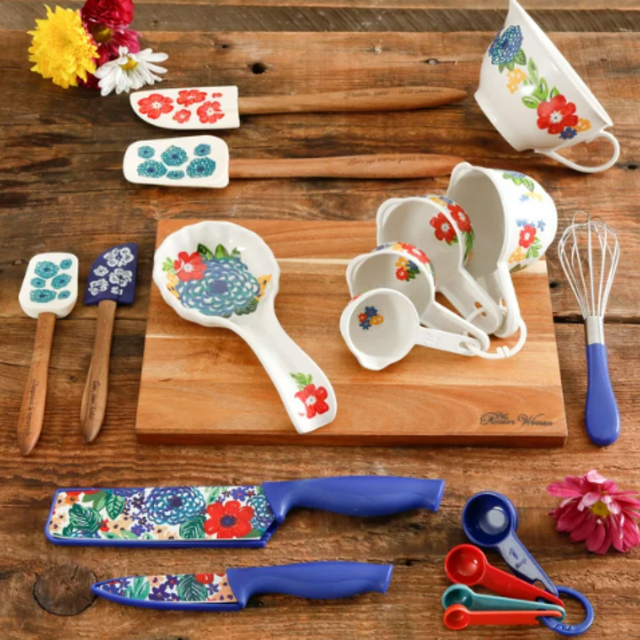 The Pioneer Woman Dazzling Dahlias 20-Piece Gadget Set