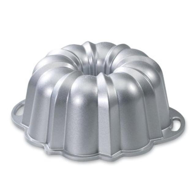 Nordic Ware Platinum Collection Original 10- to 15-Cup Bundt Pan