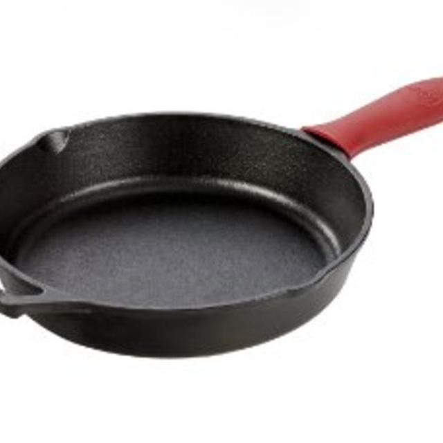 Lodge L8SK3ASHH41B Cast Iron Skillet with Red Silicone Hot Handle Holder, Pre-Seasoned, 10.25-inch, Black