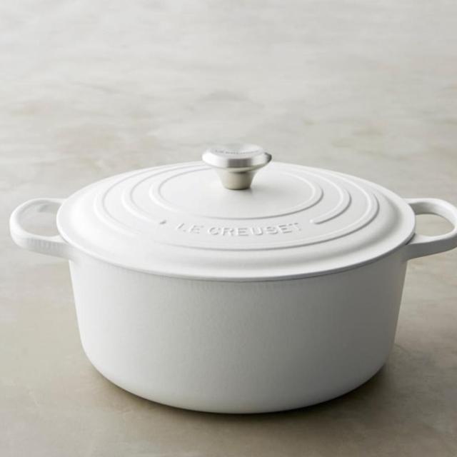 Le Creuset Signature Cast-Iron Matte White Round Dutch Oven 5 1/2 Qt.
