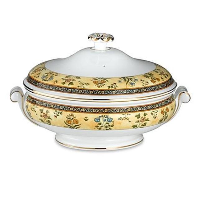 Wedgwood® India 1 1/2-Quart Covered Vegetable Dish