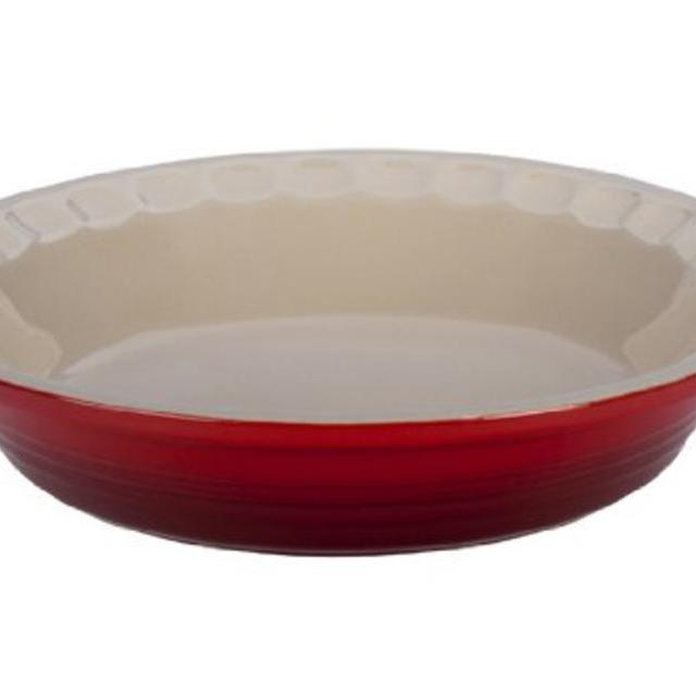 Le Creuset Stoneware Pie Pans, 9-Inch, Cerise (Cherry Red)