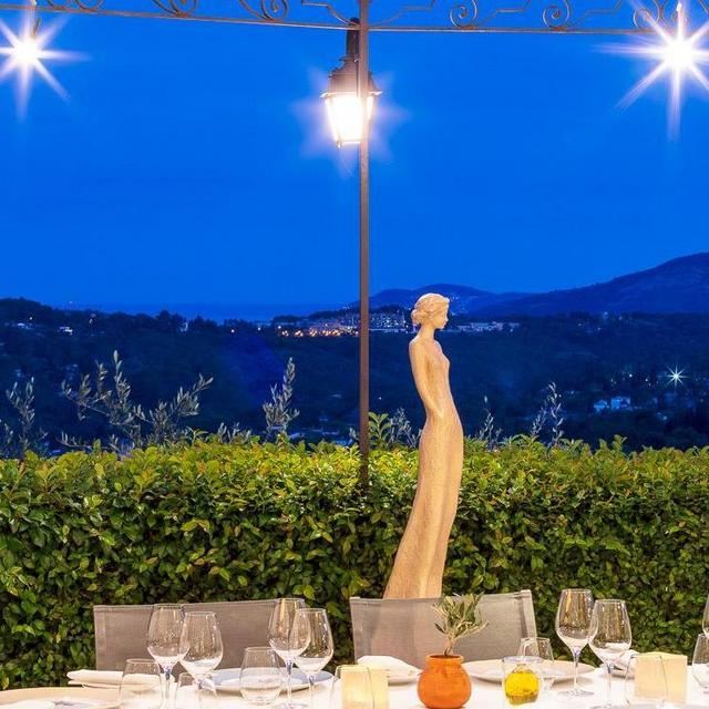 Romantic dinner at La Bastide Saint-Antoine