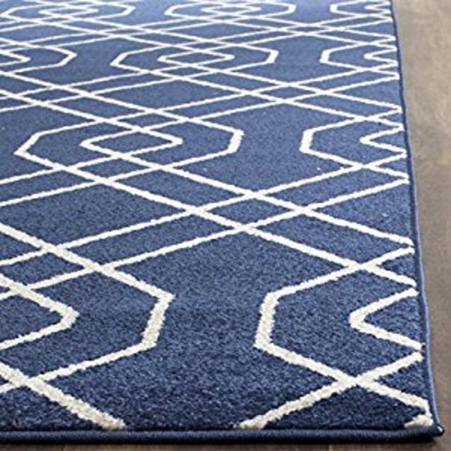 Safavieh Amherst Collection AMT407P Navy and Beige Indoor/ Outdoor Area Rug (5' x 8')