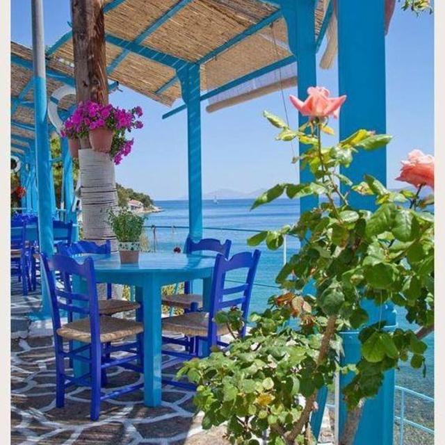 Beachside lunch in Zakynthos