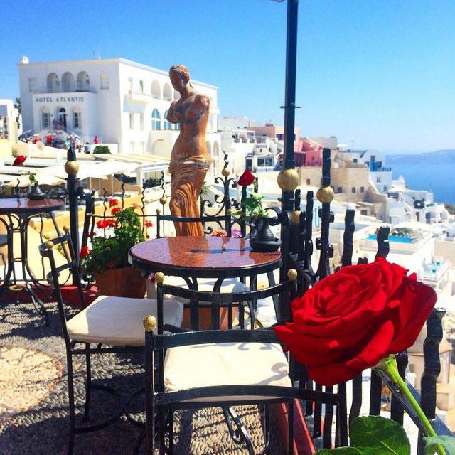 Happy Hour at PK Cocktail Bar in Santorini