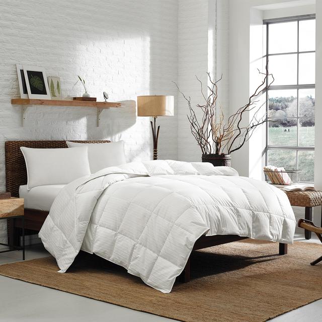 Eddie Bauer Striped Damask 700 Fill Power Oversized King Cotton Goose Down Comforter, White