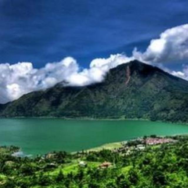 Indonesian Active Volcano & Temple Tour