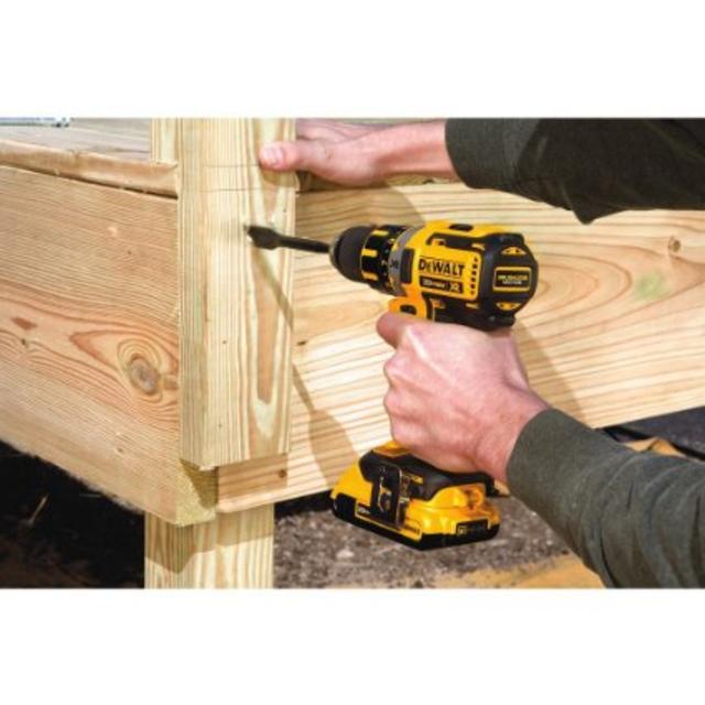 DEWALT DCD790D2 20V MAX XR Lithium-Ion Brushless Compact Drill/Driver Kit