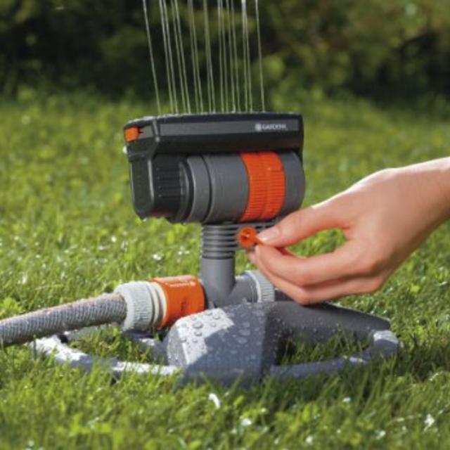 GARDENA ZoomMaxx Oscillating Sprinkler on Weighted Sled Base