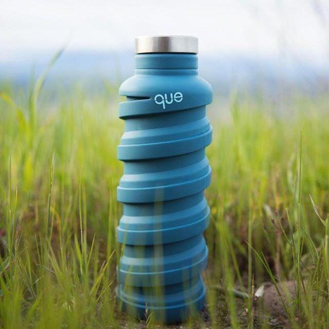 que Collapsible Bottle with Loop Cap