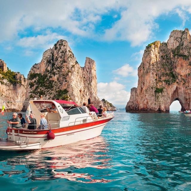 Boat tour to Capri island