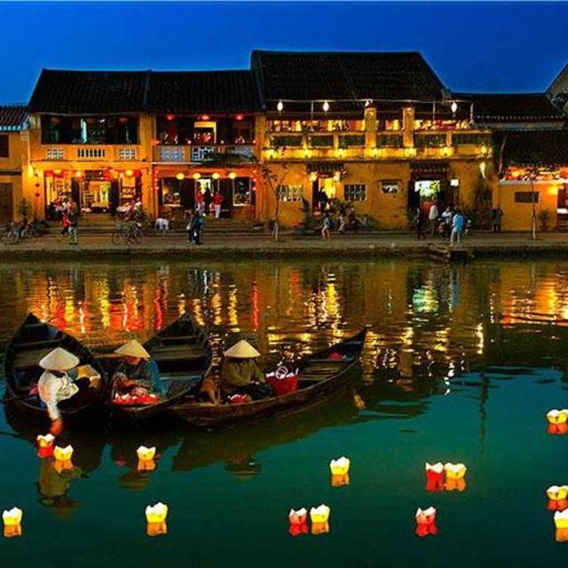 Tour of UNESCO World Heritage Site at Ancient Hoi An, including Chinese Paper Lantern Making