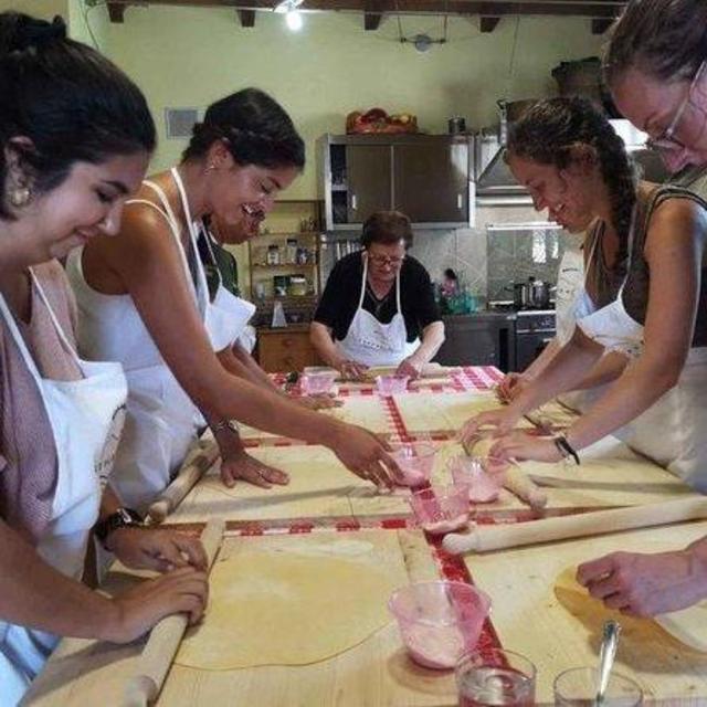 Pizza Making Class at Italian Farmhouse with Local Family