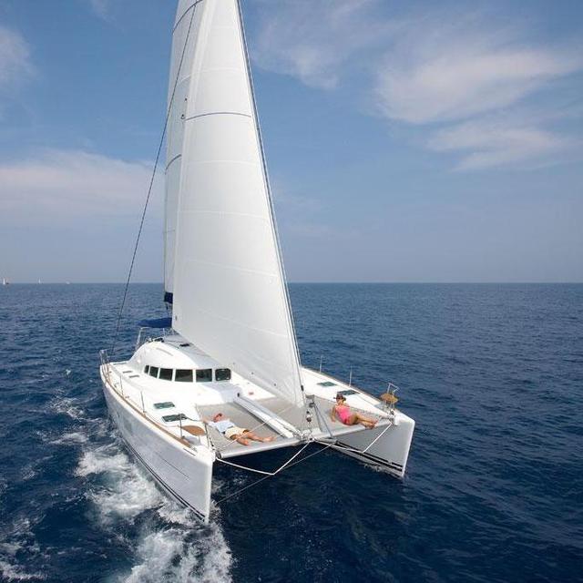 5-hour Sailing Tour in Santorini