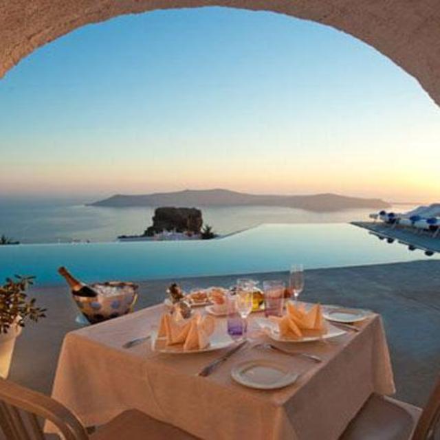 Romantic Dinner in Santorini